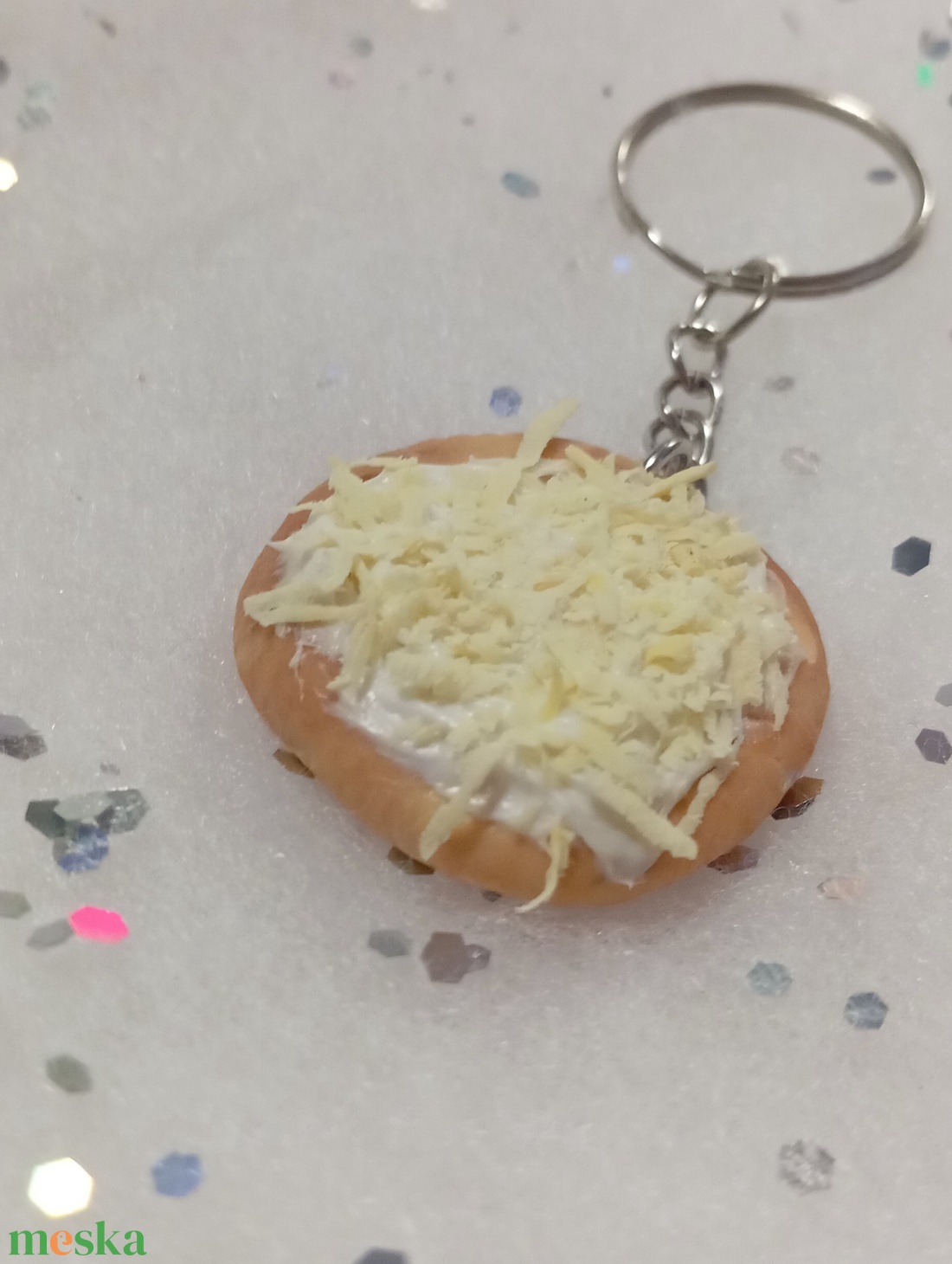 Sajtos tejfölös lángos kulcstartó  - táska & tok - kulcstartó & táskadísz - kulcstartó - Meska.hu