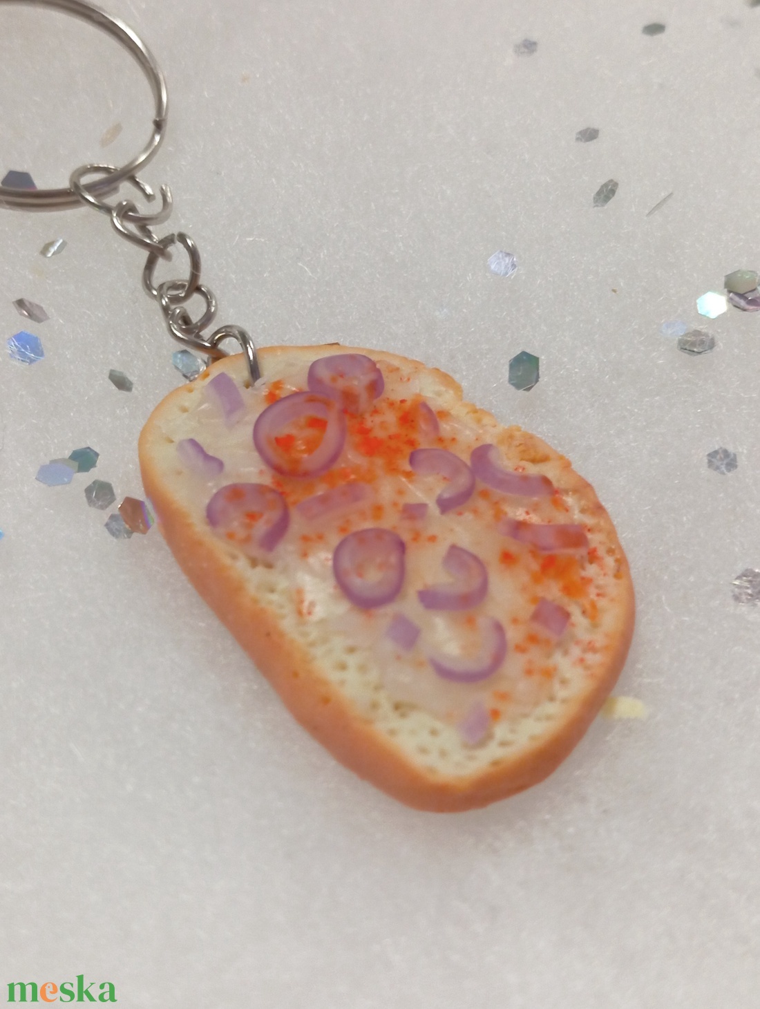 Zsíros kenyér lila hagymával kulcstartó  - táska & tok - kulcstartó & táskadísz - kulcstartó - Meska.hu