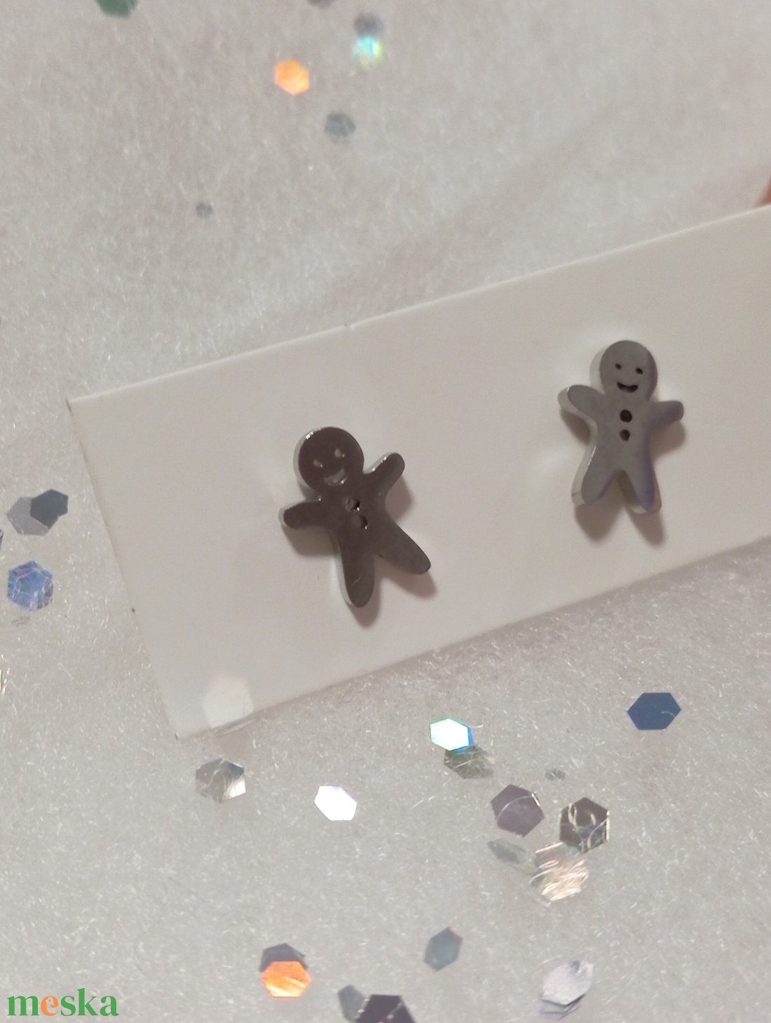 Nemesacél Mézeskalács emberke , Mézi bedugós fülbevaló kávé bögre  - ékszer - fülbevaló - pötty fülbevaló - Meska.hu