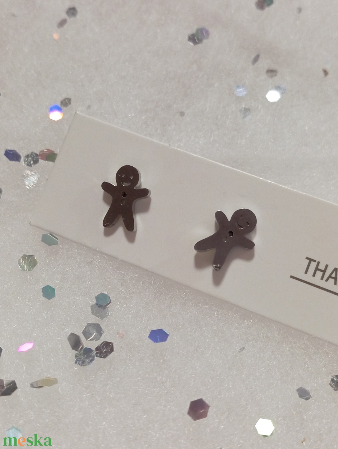 Nemesacél Mézeskalács emberke , Mézi bedugós fülbevaló kávé bögre  - ékszer - fülbevaló - pötty fülbevaló - Meska.hu