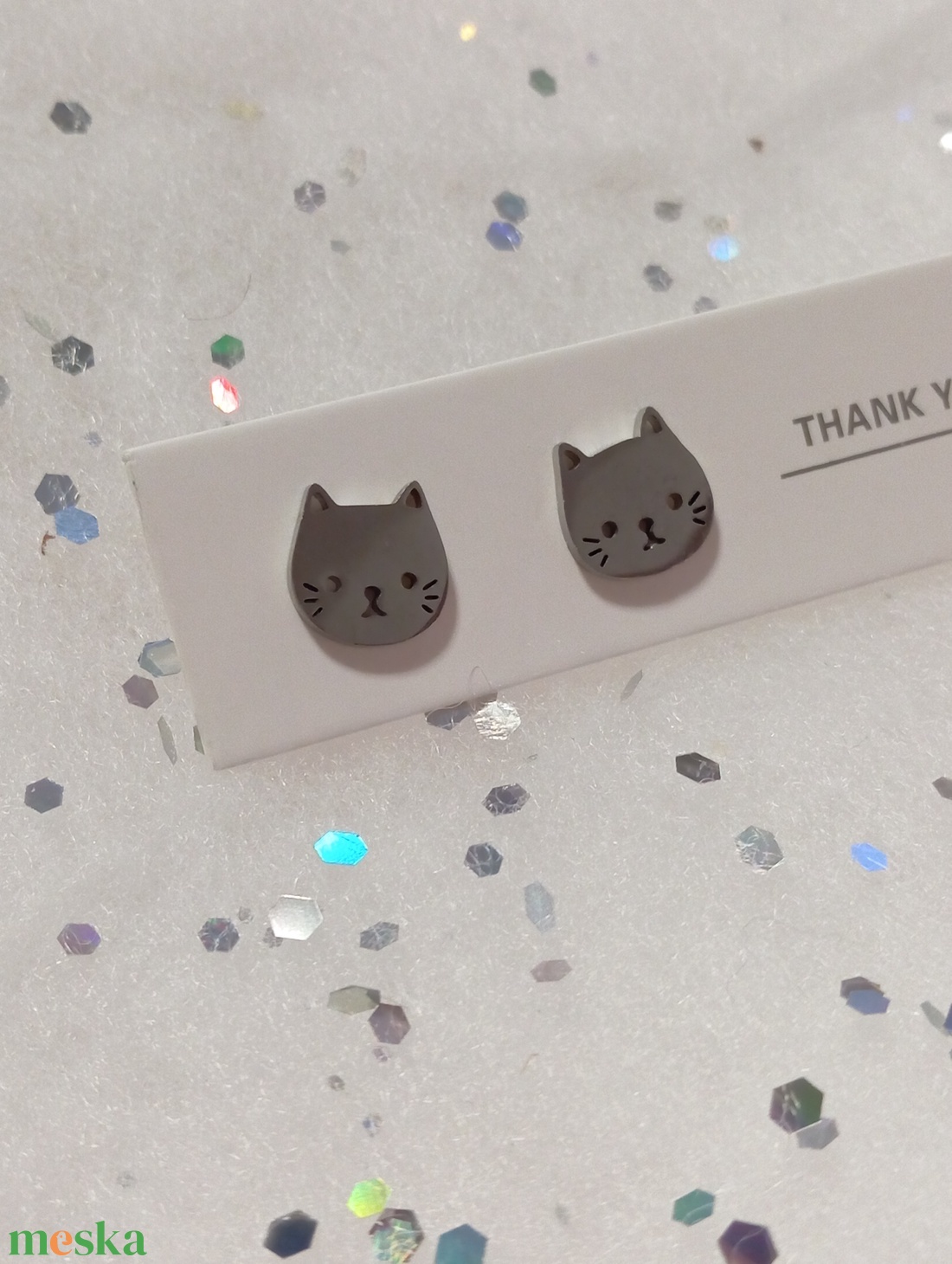 Nemesacél Cicapofi  bedugós fülbevaló kávé bögre  - ékszer - fülbevaló - pötty fülbevaló - Meska.hu