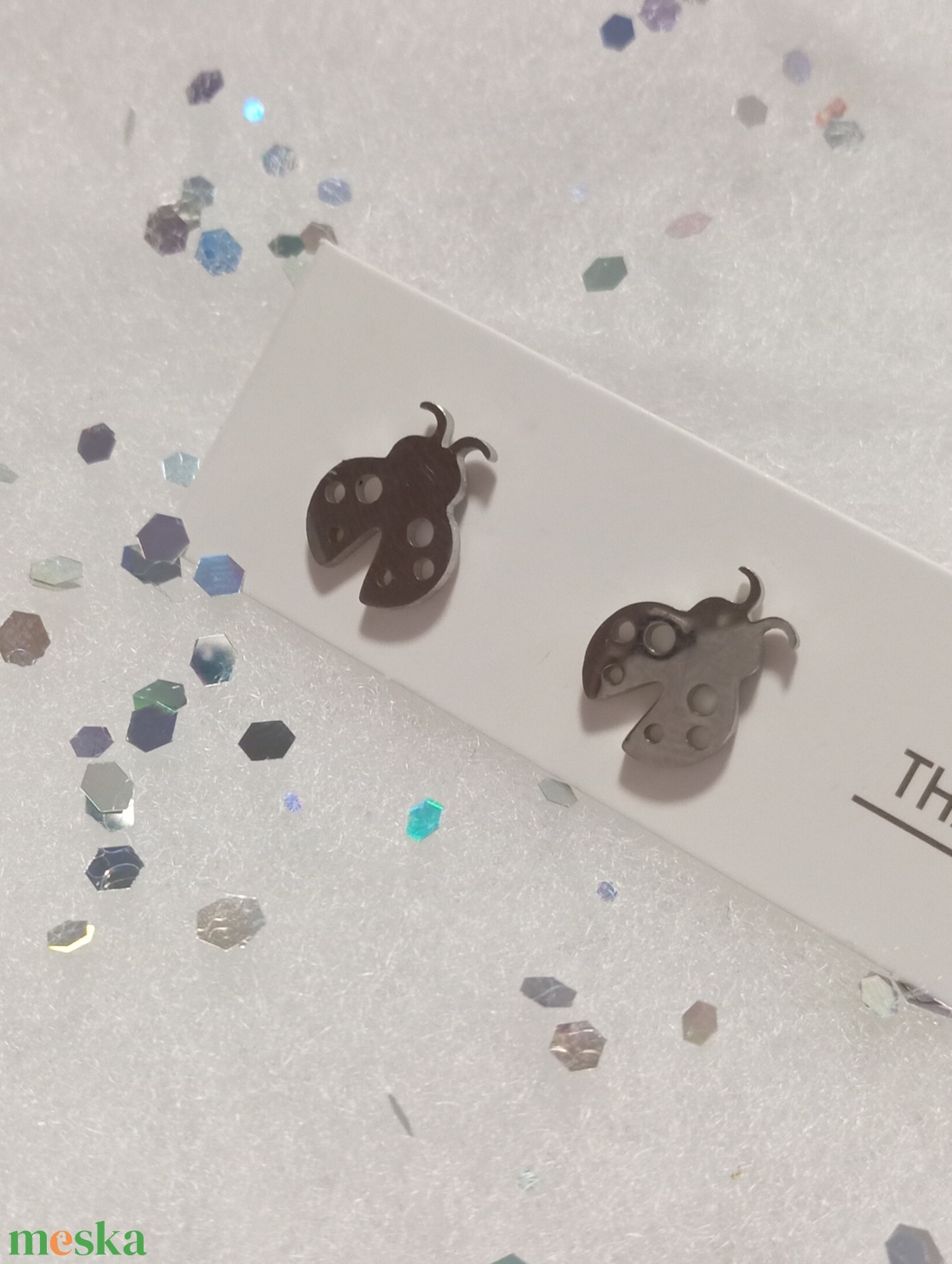 Nemesacél Pici Katica  bedugós fülbevaló kávé bögre  - ékszer - fülbevaló - pötty fülbevaló - Meska.hu