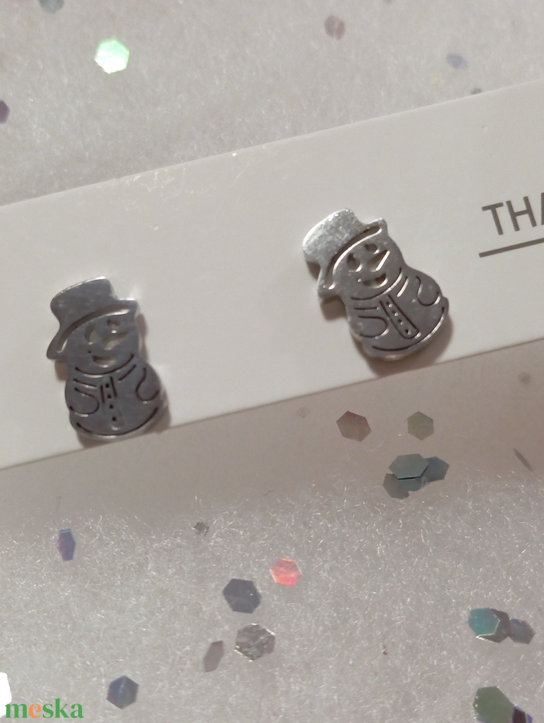 Nemesacél Pici hóember  bedugós fülbevaló kávé bögre  - ékszer - fülbevaló - pötty fülbevaló - Meska.hu