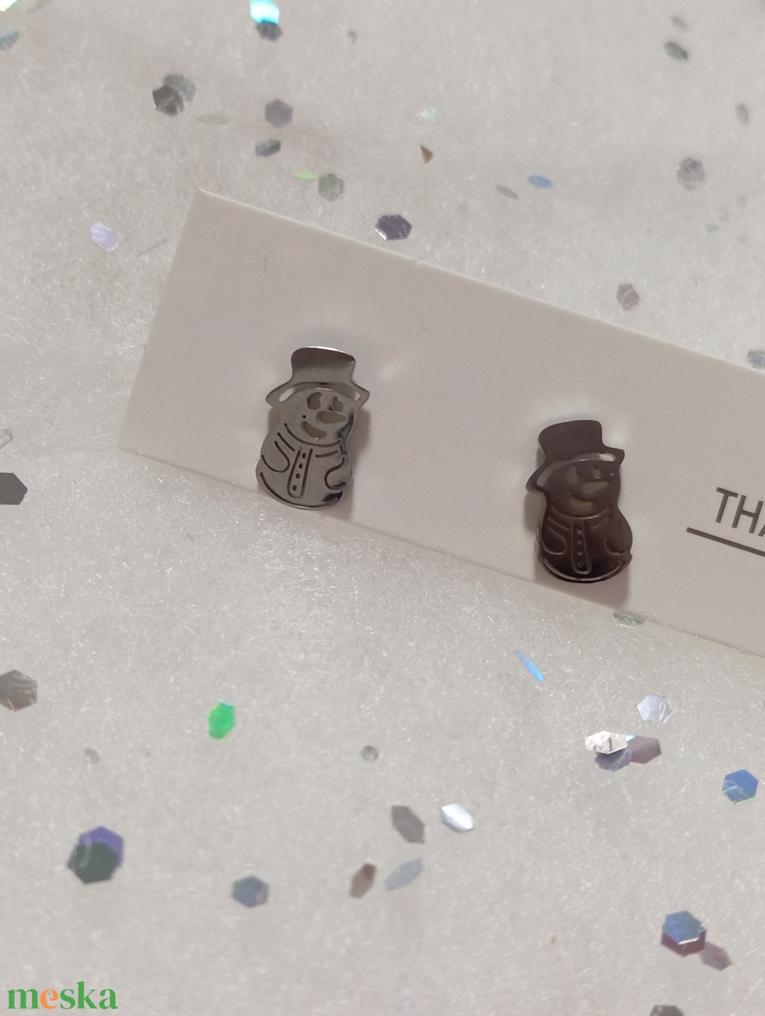 Nemesacél Pici hóember  bedugós fülbevaló kávé bögre  - ékszer - fülbevaló - pötty fülbevaló - Meska.hu