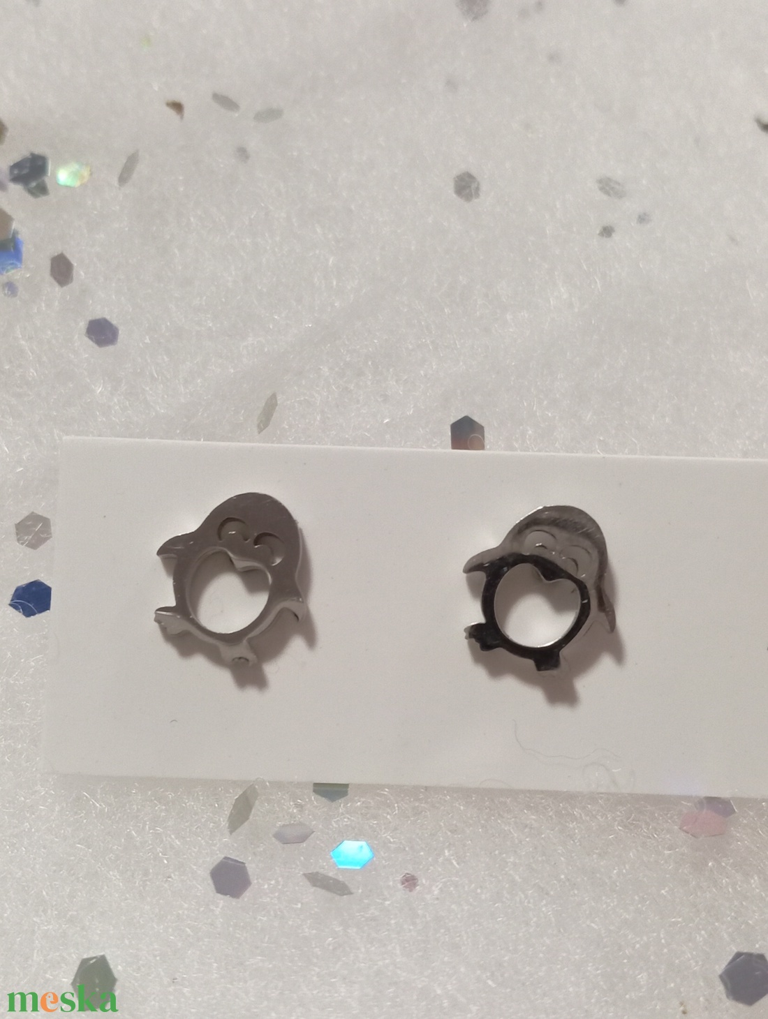 Nemesacél Pici Pingvin bedugós fülbevaló kávé bögre  - ékszer - fülbevaló - pötty fülbevaló - Meska.hu