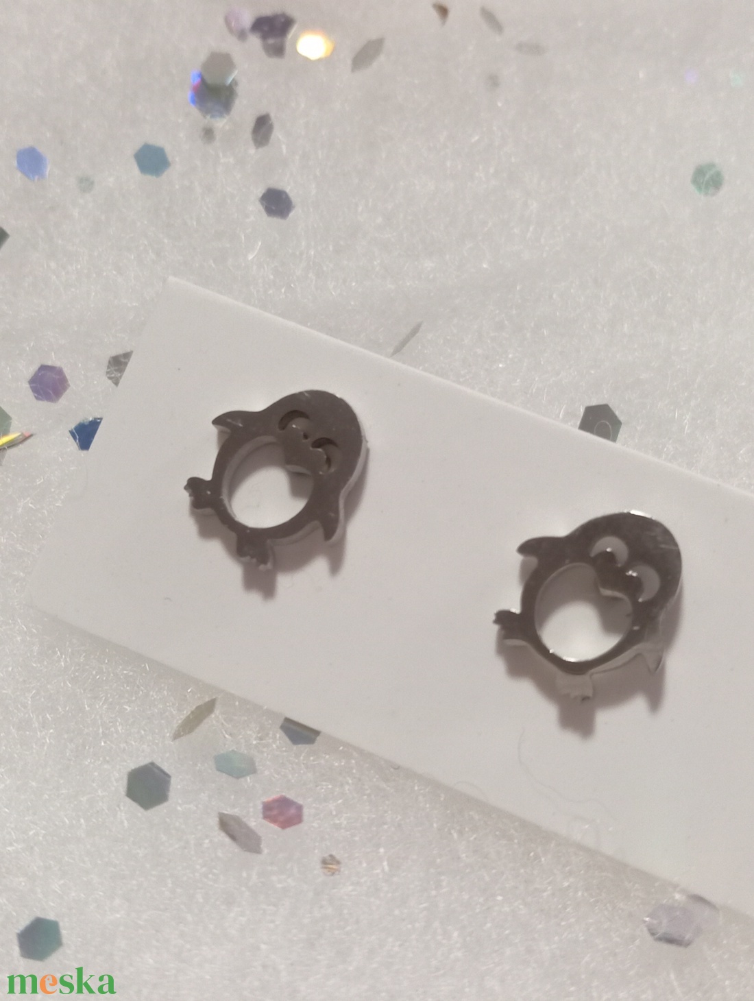 Nemesacél Pici Pingvin bedugós fülbevaló kávé bögre  - ékszer - fülbevaló - pötty fülbevaló - Meska.hu