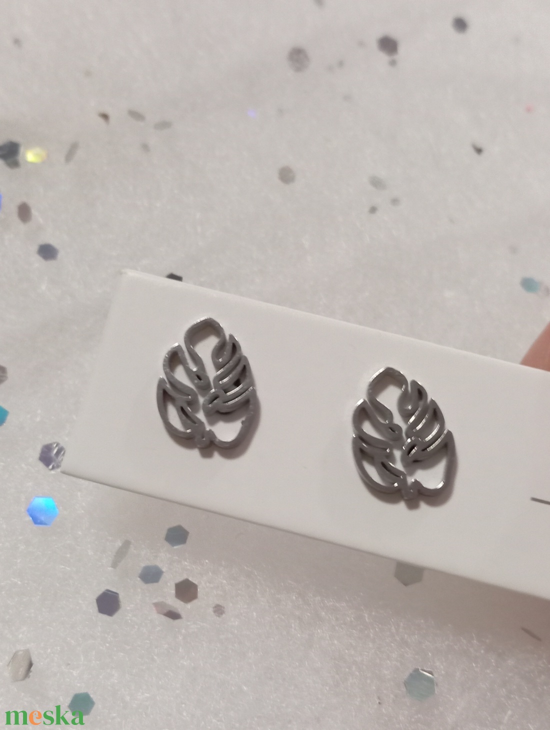 Nemesacél Pici Levél bedugós fülbevaló kávé bögre  - ékszer - fülbevaló - pötty fülbevaló - Meska.hu