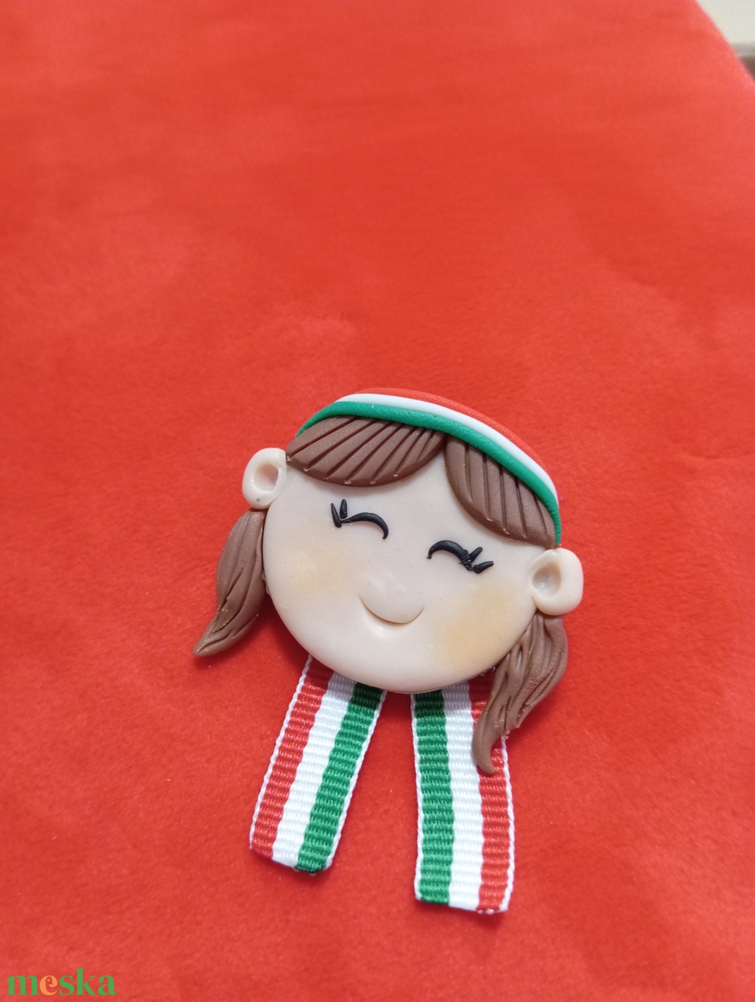 Magyar Leányka trikolor kitűző - ékszer - kitűző és bross - Meska.hu