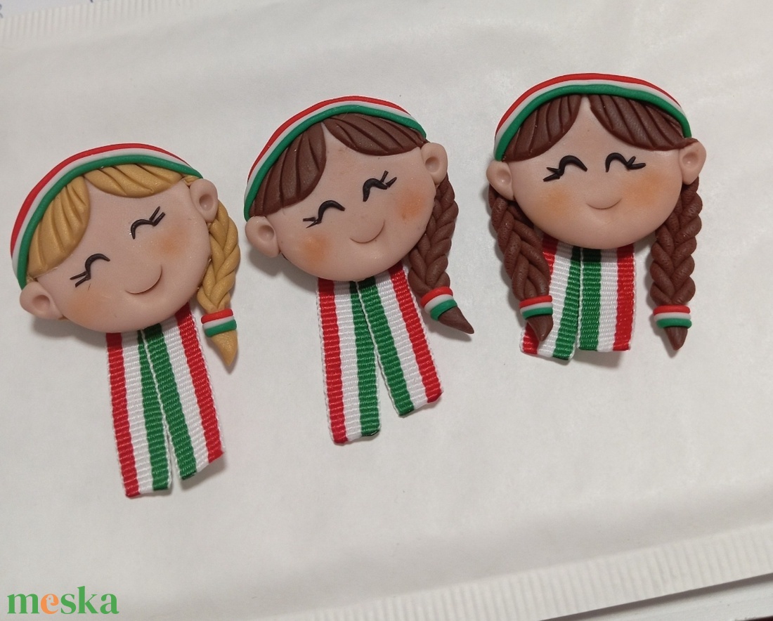 Magyar Leányka trikolor kitűző - ékszer - kitűző és bross - Meska.hu