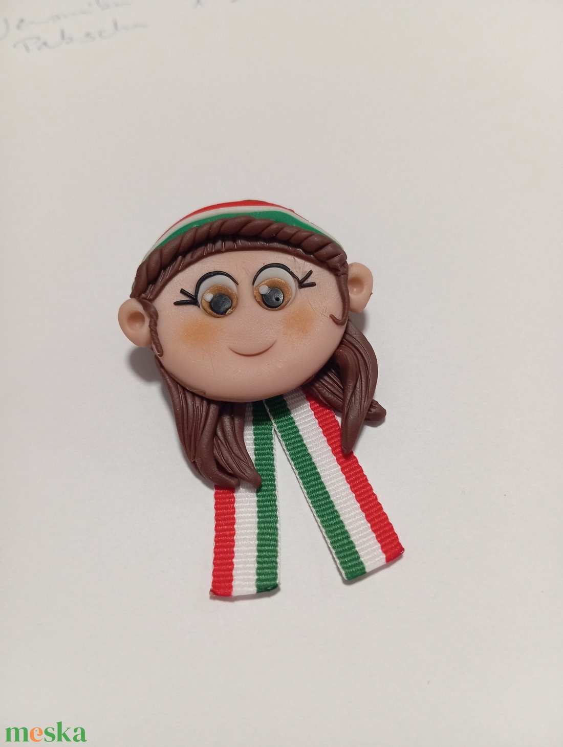 Magyar leányka trikolor kitűző fufrus  - ékszer - kitűző és bross - Meska.hu