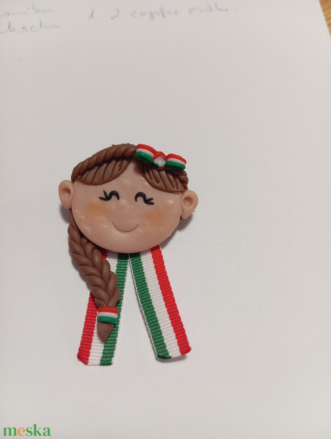 Magyar leányka trikolor kitűző fufrus  - ékszer - kitűző és bross - Meska.hu