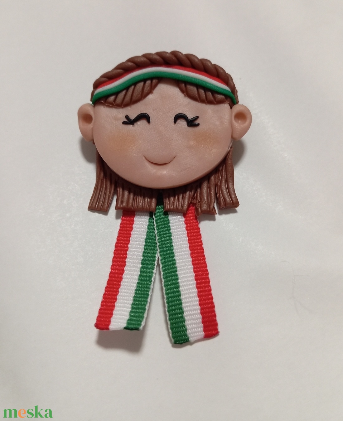 Magyar leányka trikolor kitűző fufrus  - ékszer - kitűző és bross - Meska.hu