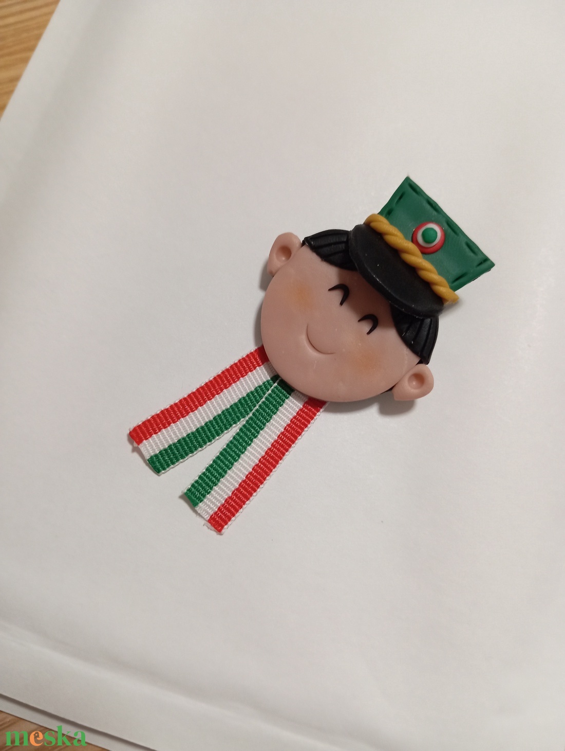 Magyar leányka trikolor kitűző fufrus  - ékszer - kitűző és bross - Meska.hu