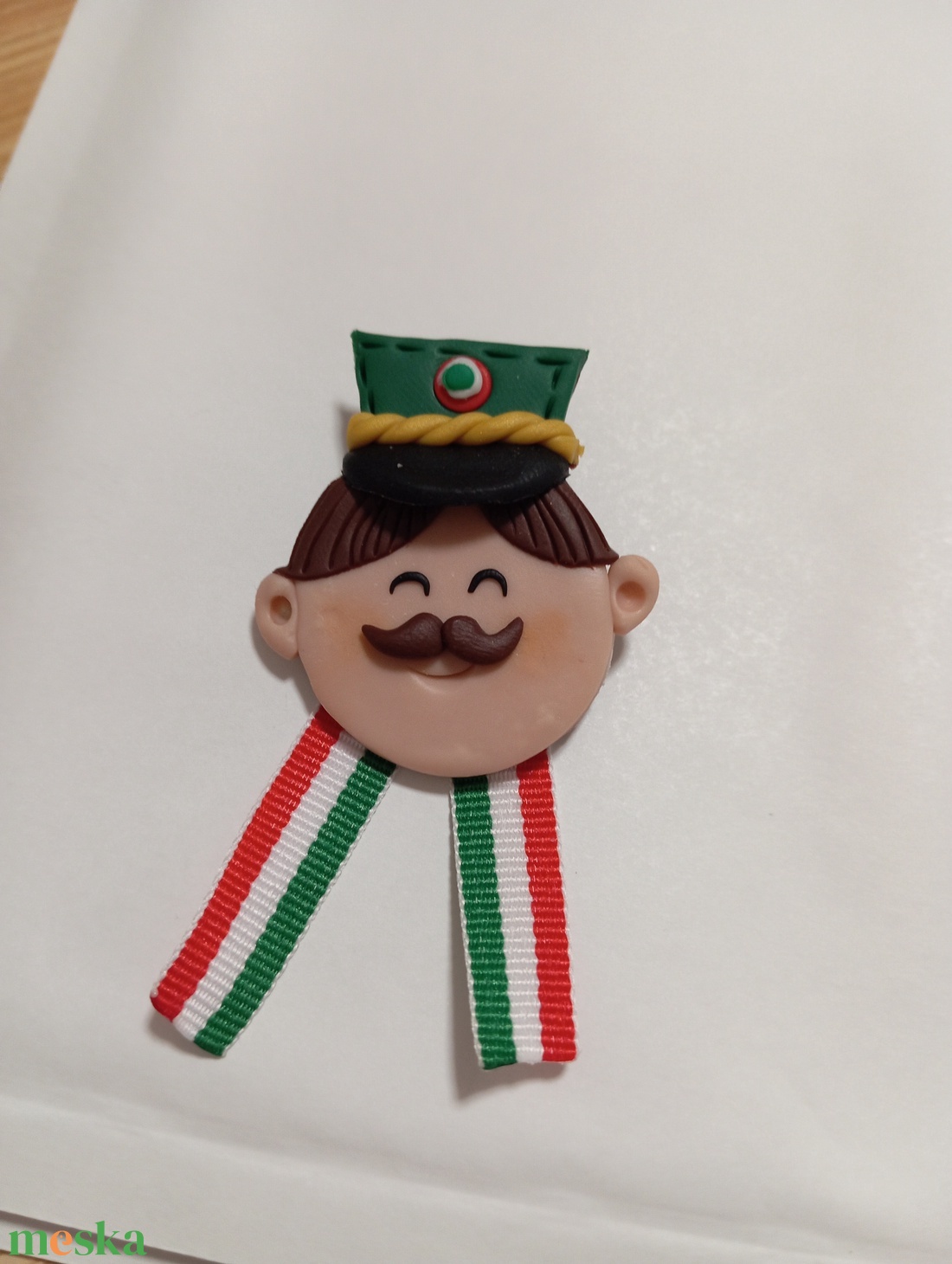 Magyar leányka trikolor kitűző fufrus  - ékszer - kitűző és bross - Meska.hu