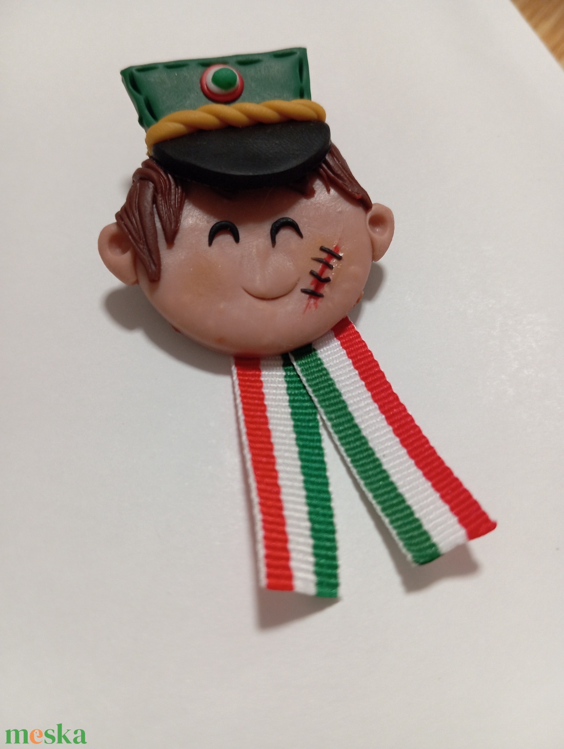 Magyar leányka trikolor kitűző fufrus  - ékszer - kitűző és bross - Meska.hu