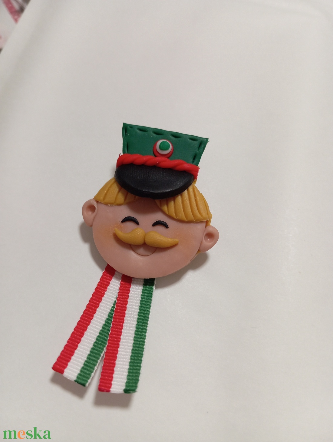 Magyar leányka trikolor kitűző fufrus  - ékszer - kitűző és bross - Meska.hu