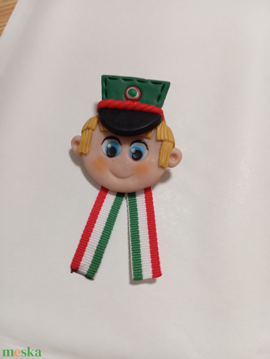 Magyar leányka trikolor kitűző fufrus  - ékszer - kitűző és bross - Meska.hu