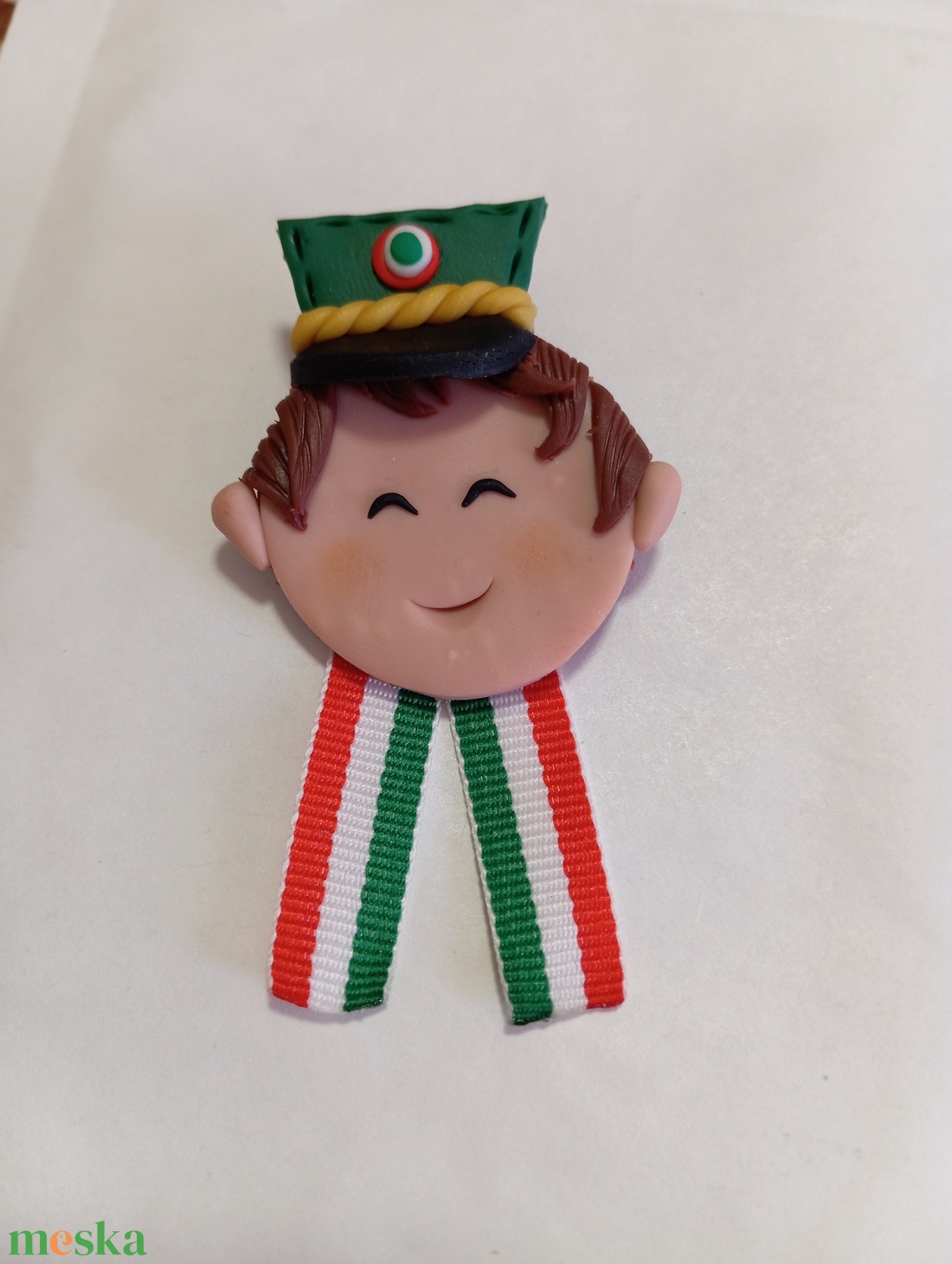 Magyar leányka trikolor kitűző fufrus  - ékszer - kitűző és bross - Meska.hu