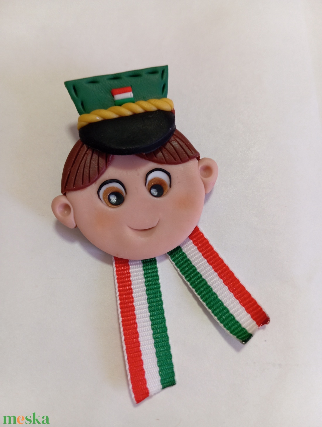 Magyar leányka trikolor kitűző fufrus  - ékszer - kitűző és bross - Meska.hu