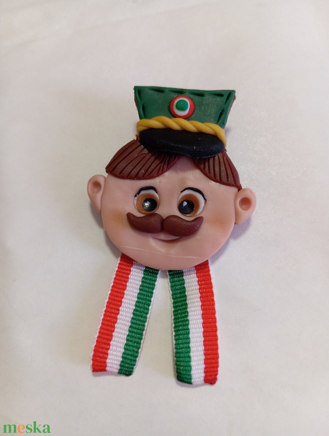 Magyar leányka trikolor kitűző fufrus  - ékszer - kitűző és bross - Meska.hu