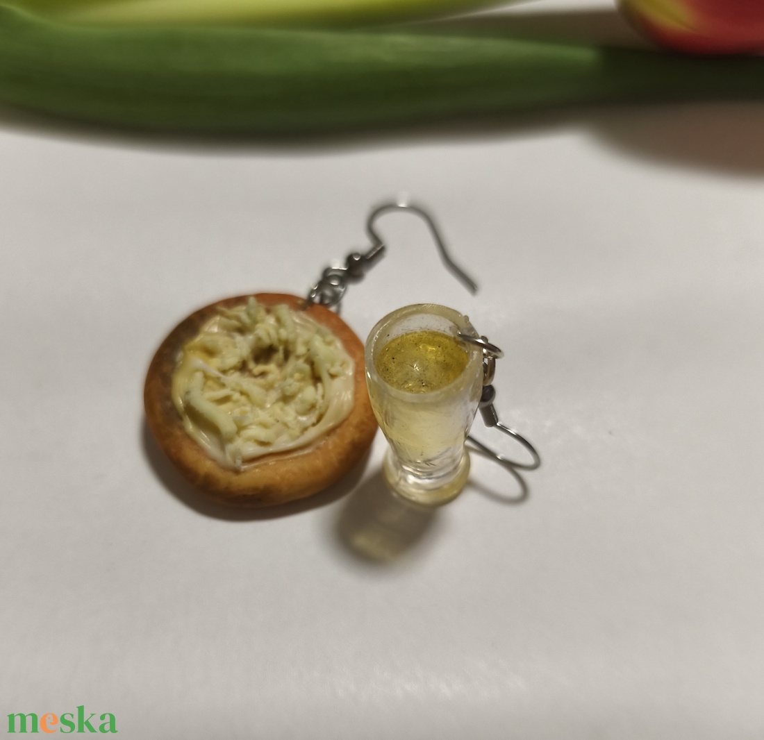 Sör és Sajtos tejfölös lángos  fülbevaló  - ékszer - fülbevaló - lógó fülbevaló - Meska.hu