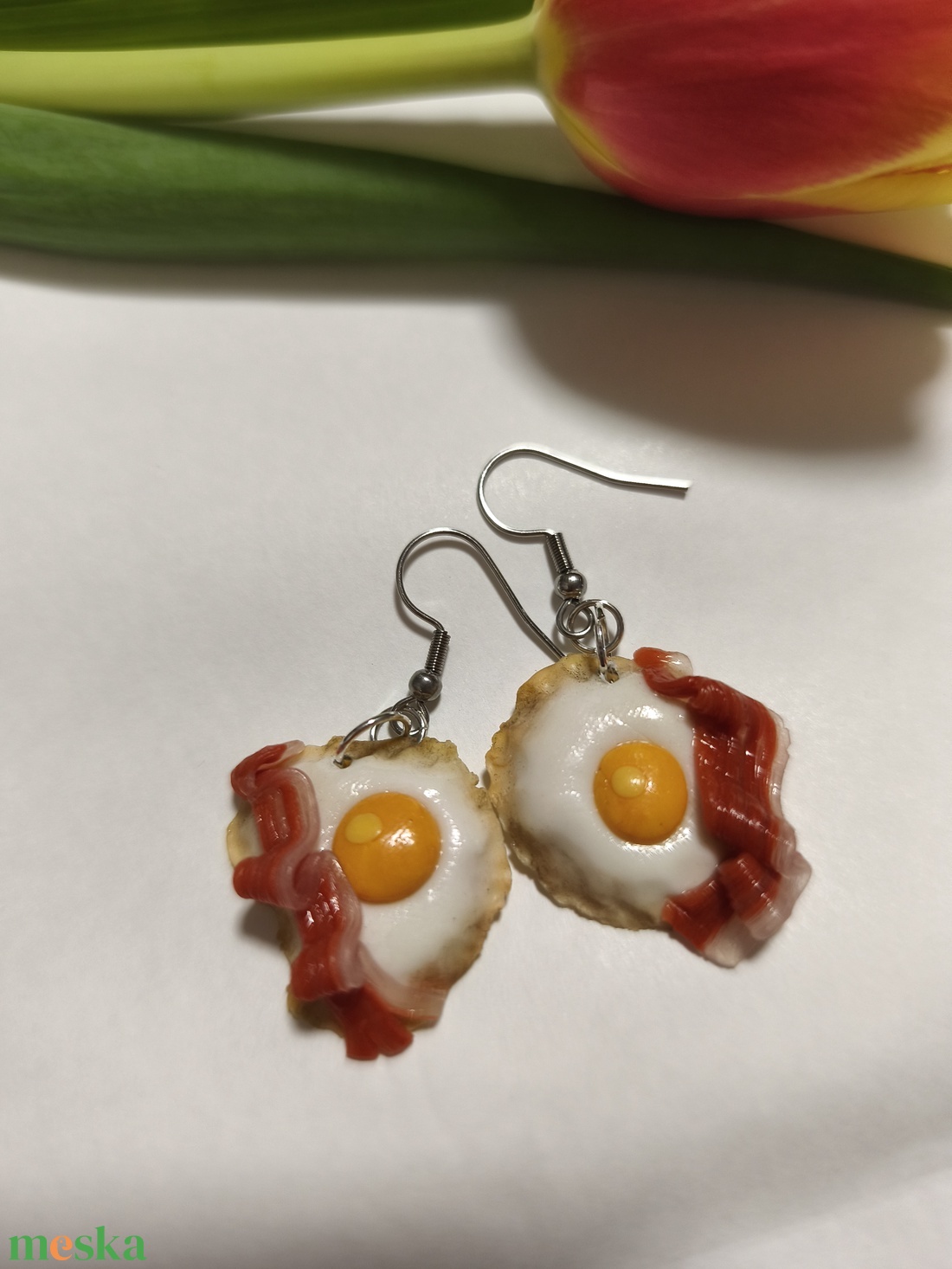 Tükörtojás baconnal fülbevaló  - ékszer - fülbevaló - lógó fülbevaló - Meska.hu