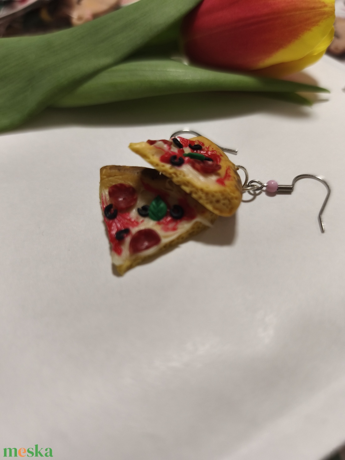 Szalámis olivabogyós pizza fülbevaló  - ékszer - fülbevaló - lógó fülbevaló - Meska.hu