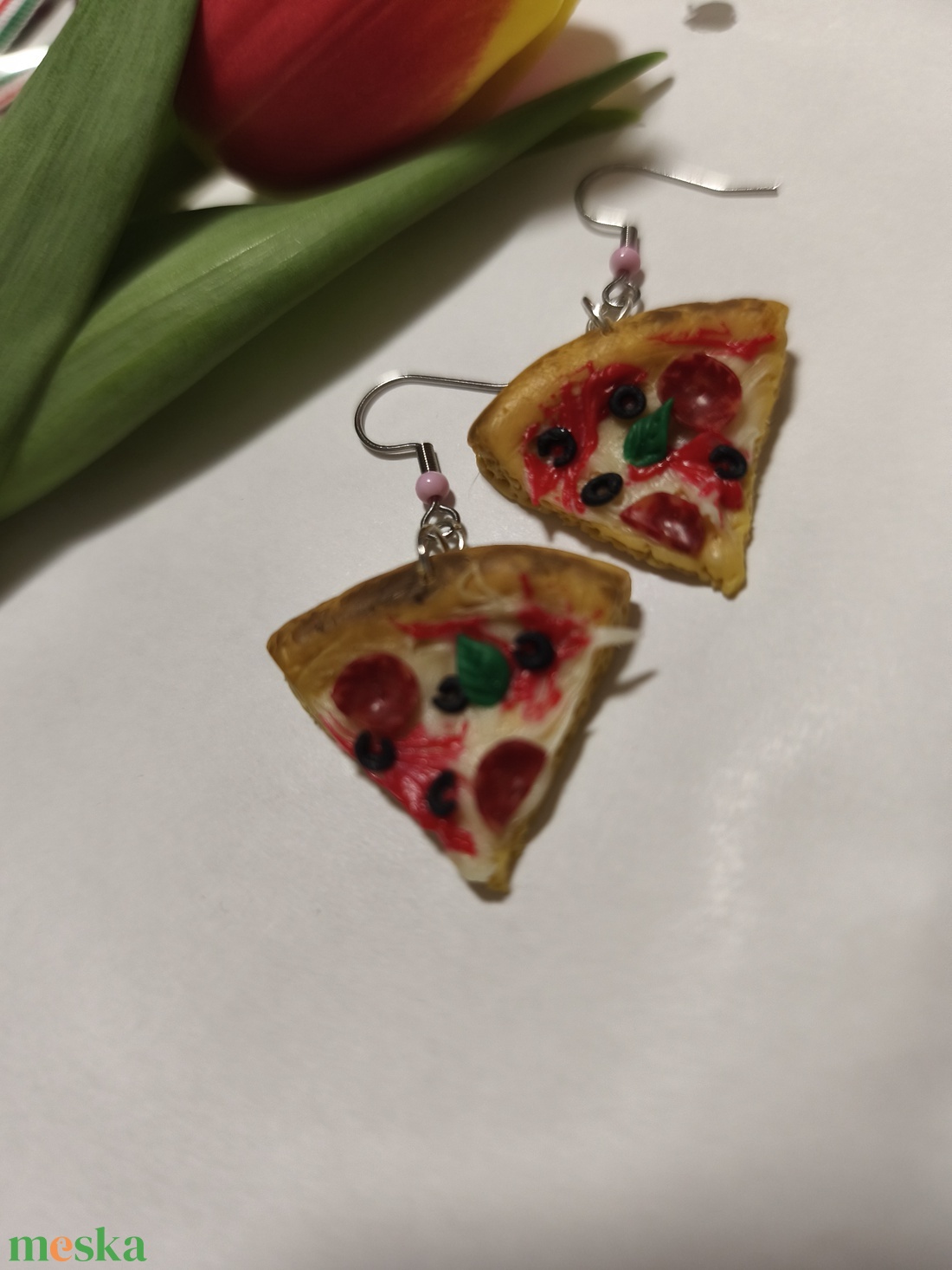Szalámis olivabogyós pizza fülbevaló  - ékszer - fülbevaló - lógó fülbevaló - Meska.hu