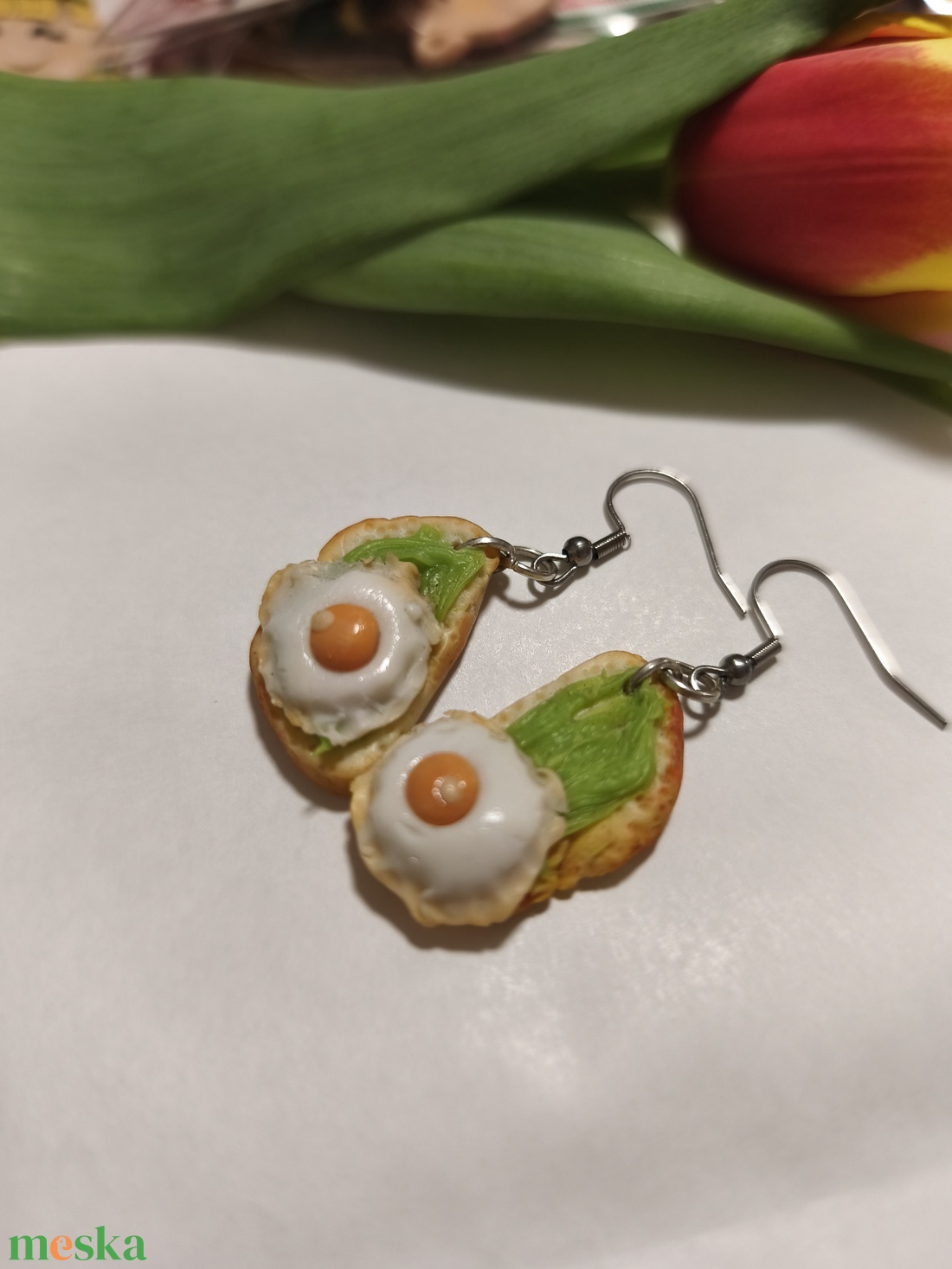 Avokádó krémes kenyér tükörtojással fülbevaló  - ékszer - fülbevaló - lógó fülbevaló - Meska.hu