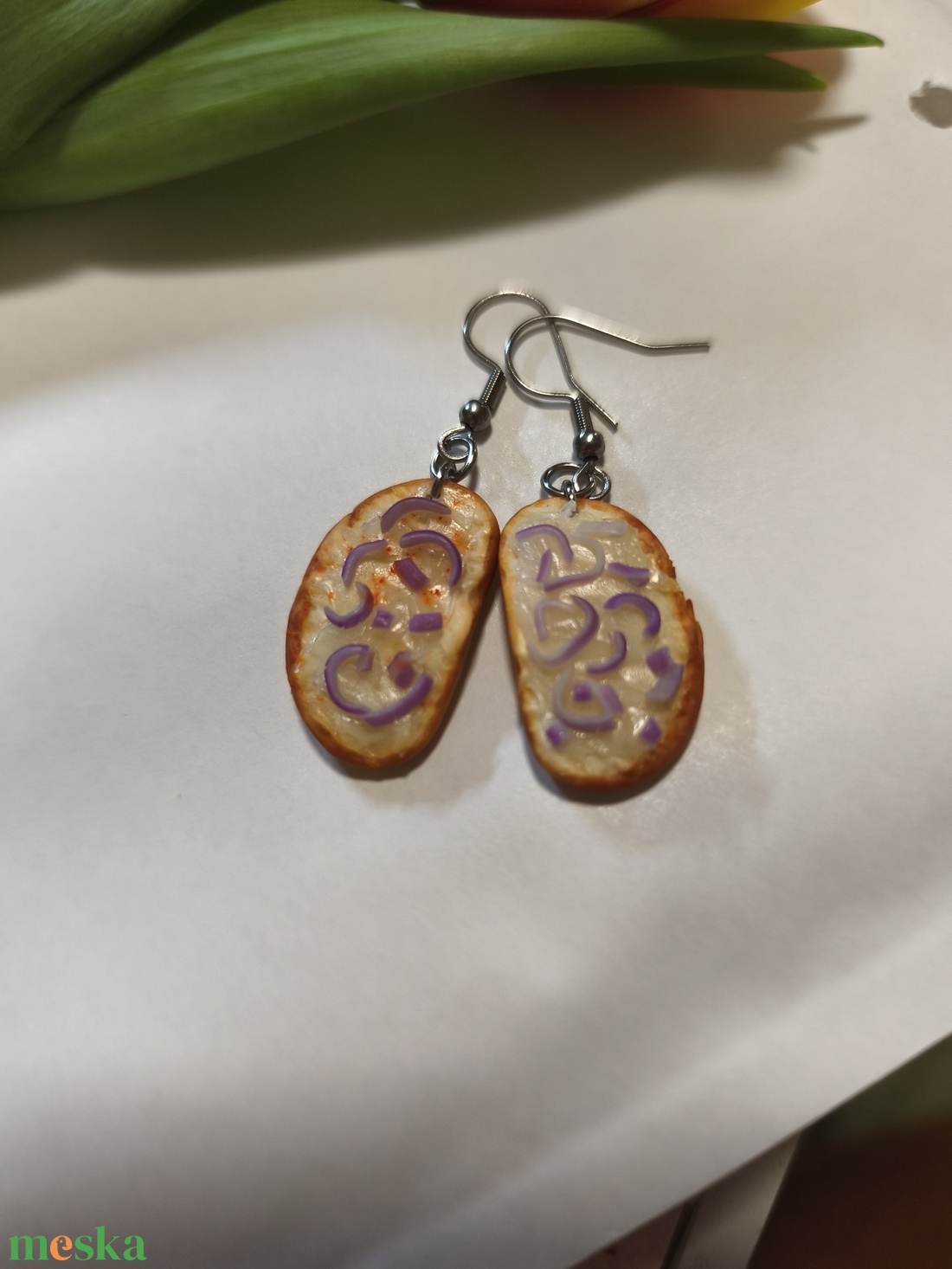 Zsíros kenyér lila hagymával fülbevaló  - ékszer - fülbevaló - lógó fülbevaló - Meska.hu