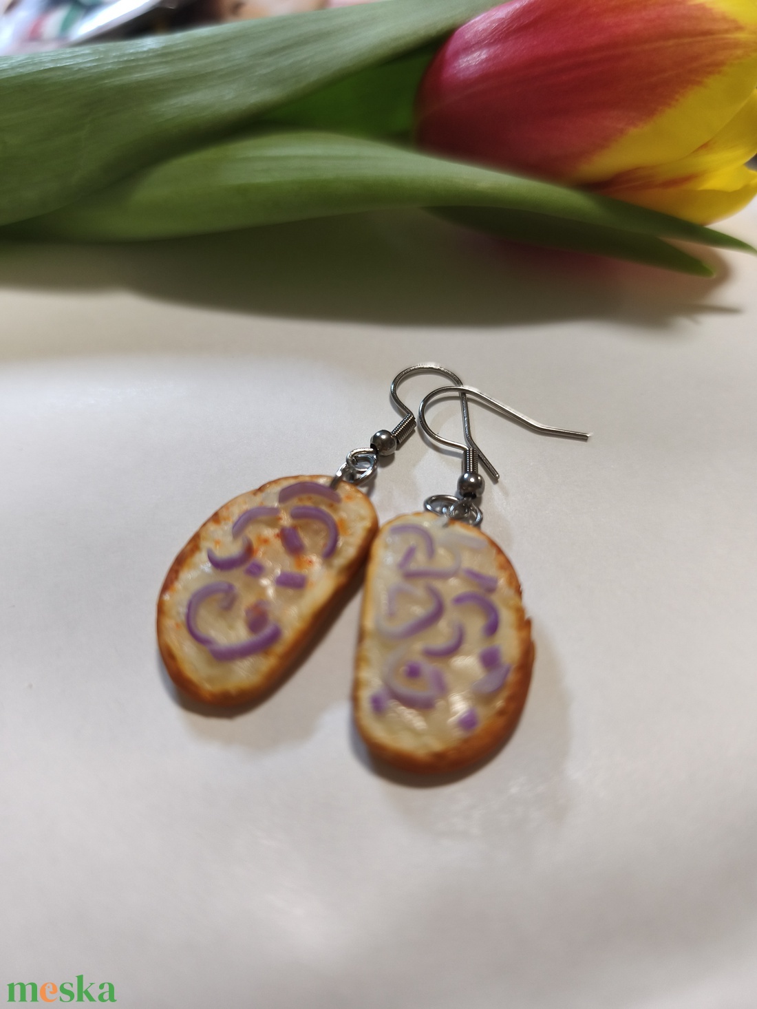 Zsíros kenyér lila hagymával fülbevaló  - ékszer - fülbevaló - lógó fülbevaló - Meska.hu