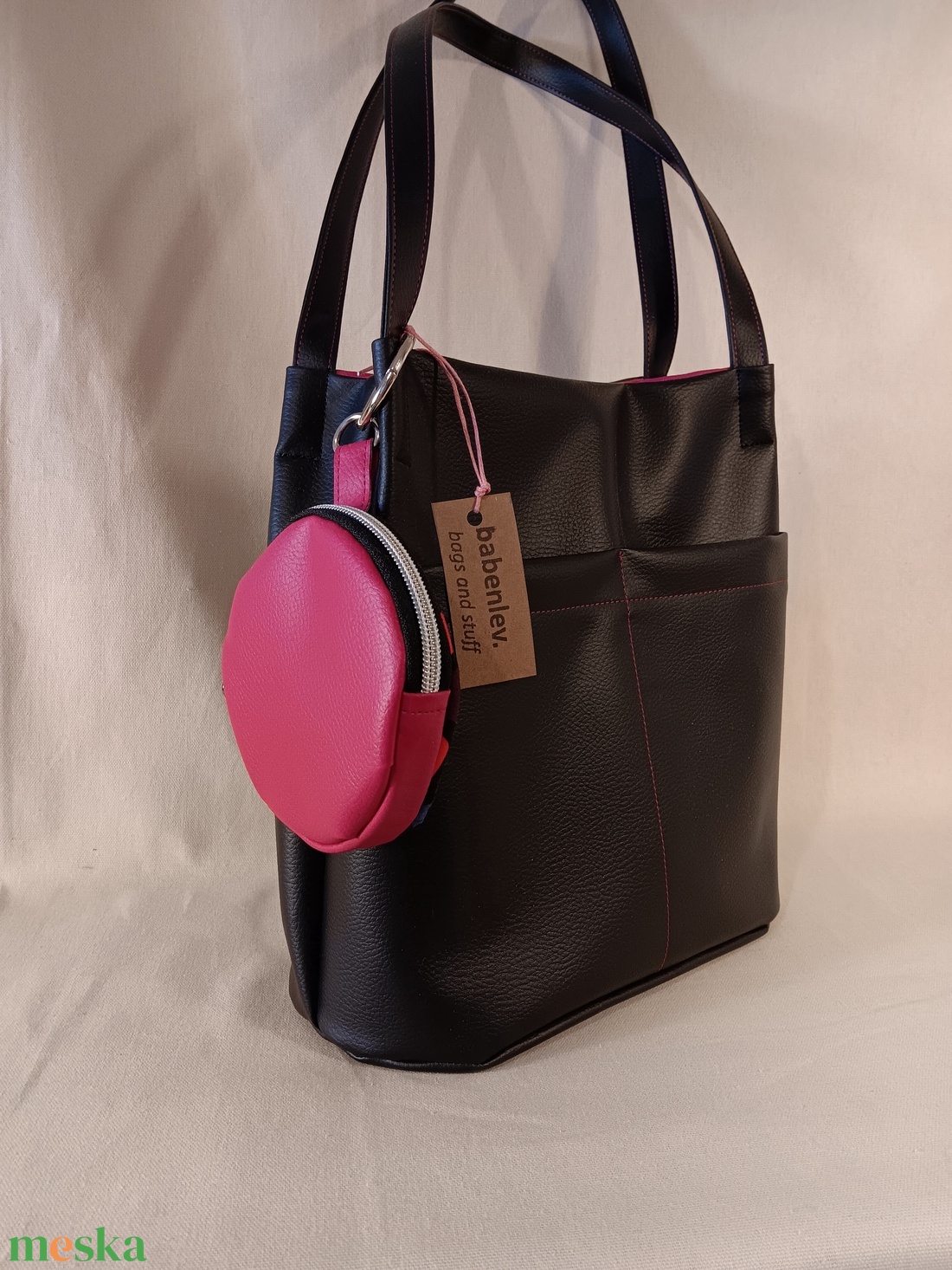 Textilbőr válltáska kis táskadísszel - táska & tok - kézitáska & válltáska - válltáska - Meska.hu