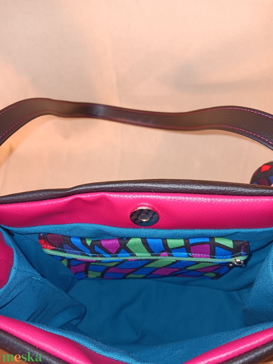 Textilbőr válltáska kis táskadísszel - táska & tok - kézitáska & válltáska - válltáska - Meska.hu