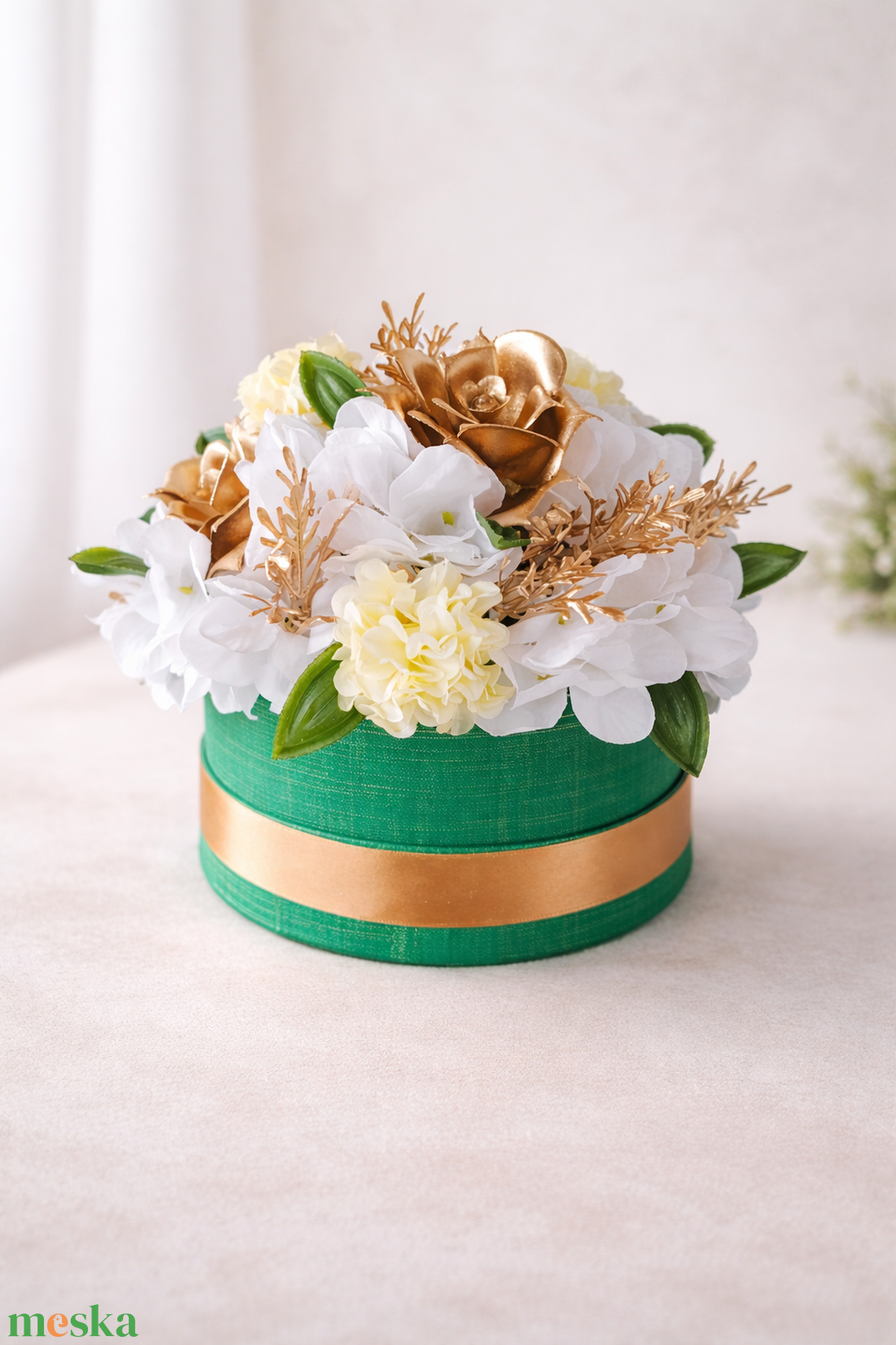 Elegáns arany-fehér virágbox dísz  - otthon & életmód - dekoráció - asztal és polc dekoráció - asztaldísz - Meska.hu