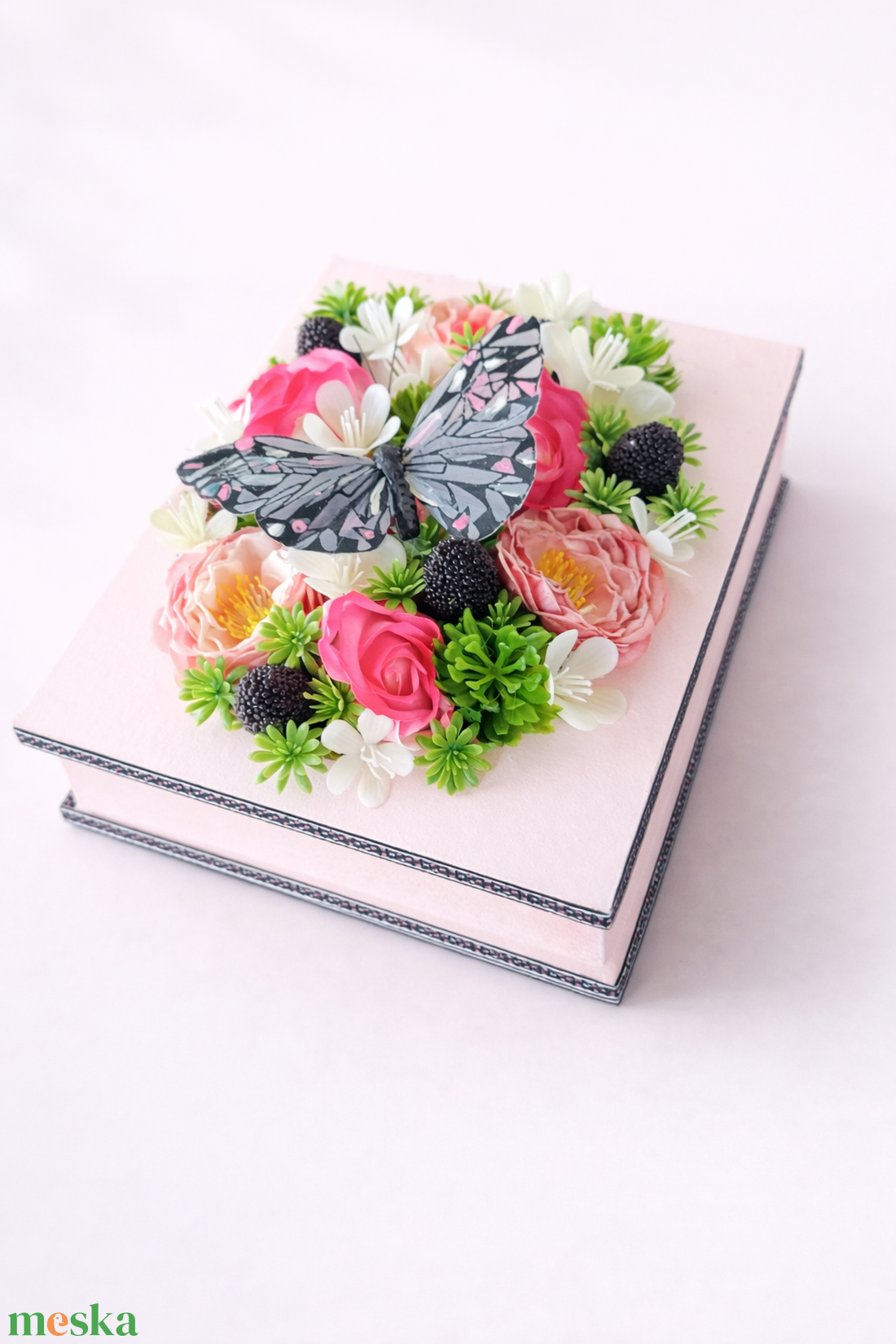  Virágos könyv dísz � romantikus, egyedi dekoráció  - otthon & életmód - dekoráció - asztal és polc dekoráció - asztaldísz - Meska.hu