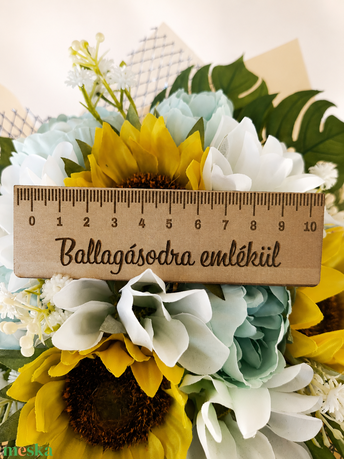 Napraforgós ballagási emlékcsokor vonalzós dísszel - otthon & életmód - virágdekoráció - virágok - virágcsokor - Meska.hu