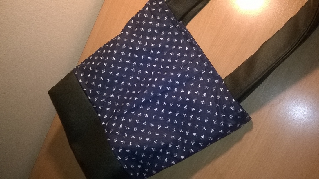 Vászon és bőr - virágos válltáska -  - Meska.hu