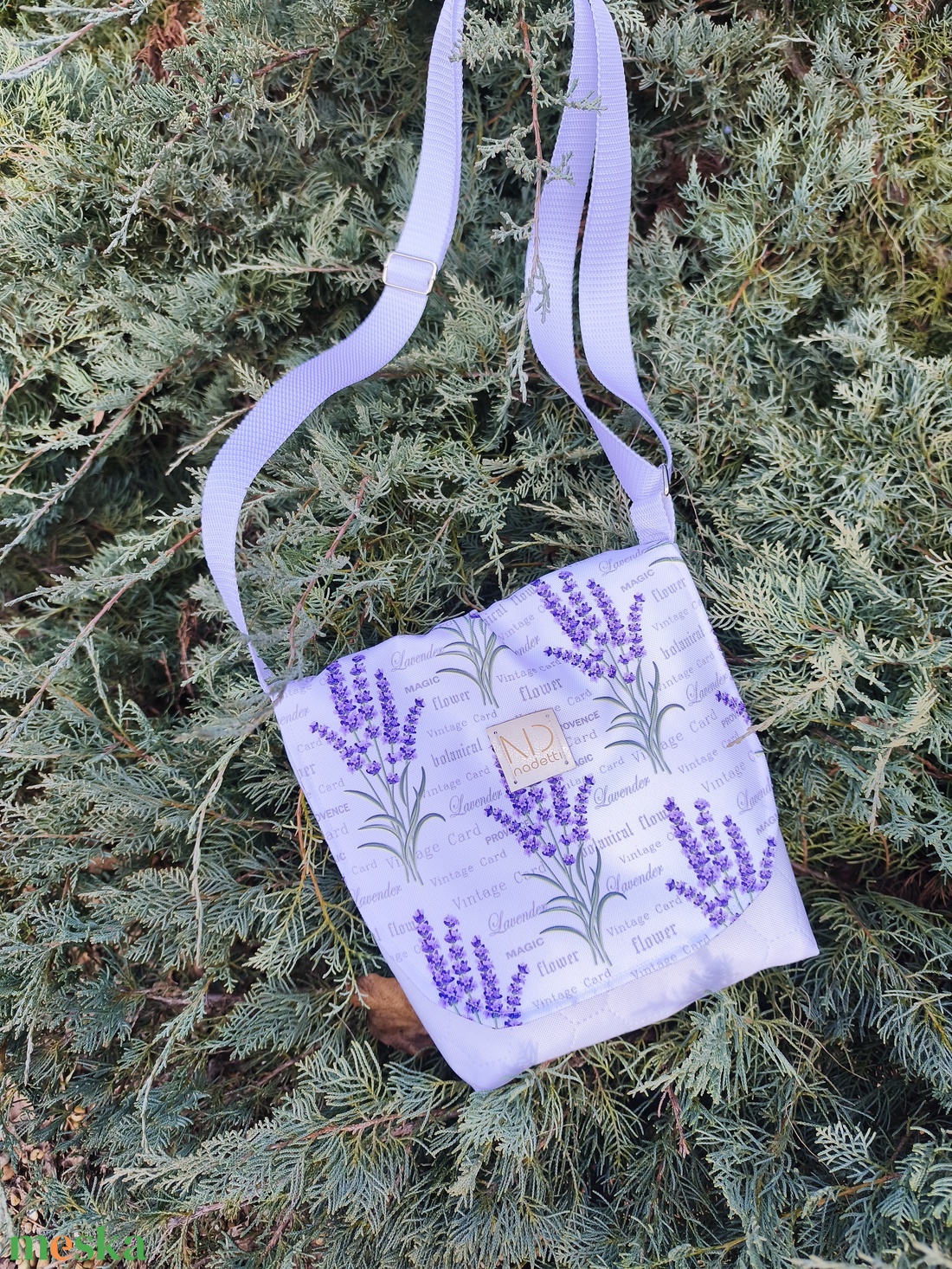 Levendulás oldaltáska - táska & tok - kézitáska & válltáska - vállon átvethető táska - Meska.hu