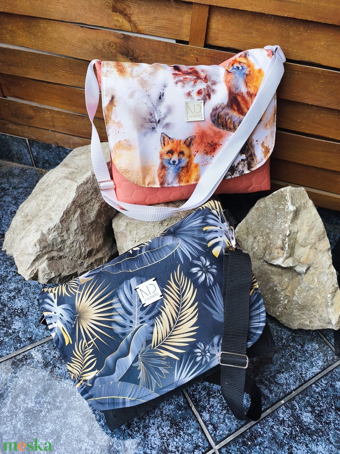 Közepes méretű oldaltáska  - táska & tok - kézitáska & válltáska - vállon átvethető táska - Meska.hu