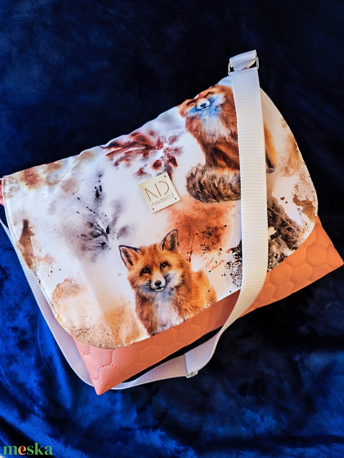 Közepes méretű oldaltáska  - táska & tok - kézitáska & válltáska - vállon átvethető táska - Meska.hu