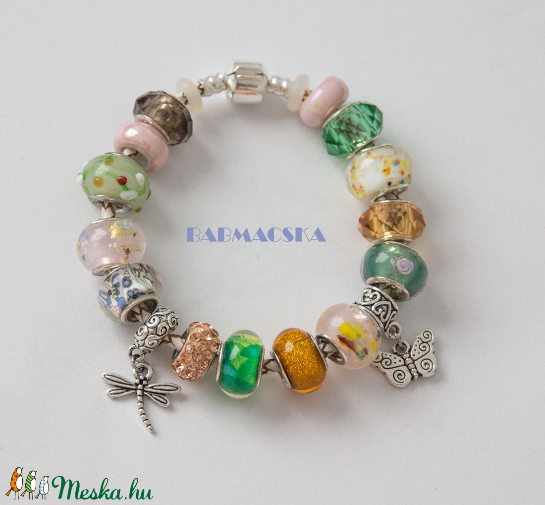  Pillangó és szitakötő - Üde, tavaszi Pandora stílusú charm karkötő -  - Meska.hu