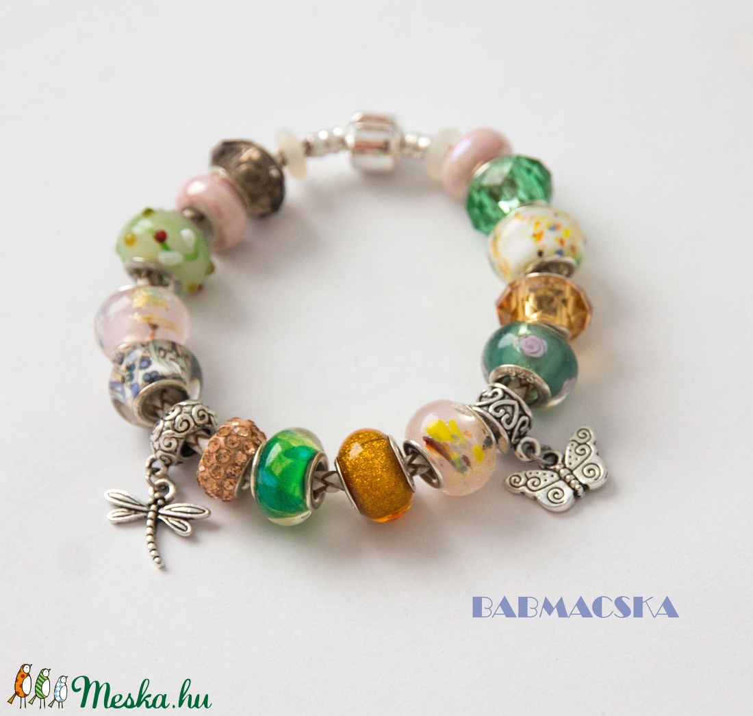  Pillangó és szitakötő - Üde, tavaszi Pandora stílusú charm karkötő -  - Meska.hu