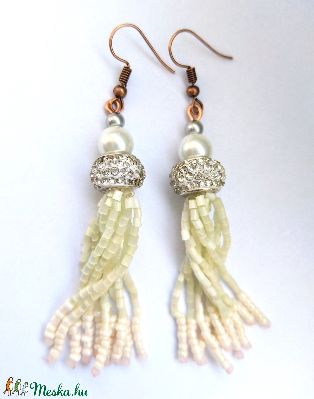 Gyöngyház rózsaszín és halvány menta fürtüs gyöngy fülbevaló strassz gyönggyel - ékszer - fülbevaló - rojtos fülbevaló - Meska.hu