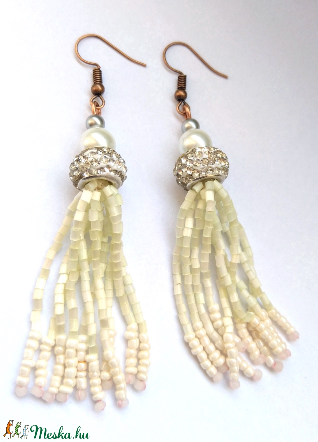 Gyöngyház rózsaszín és halvány menta fürtüs gyöngy fülbevaló strassz gyönggyel - ékszer - fülbevaló - rojtos fülbevaló - Meska.hu