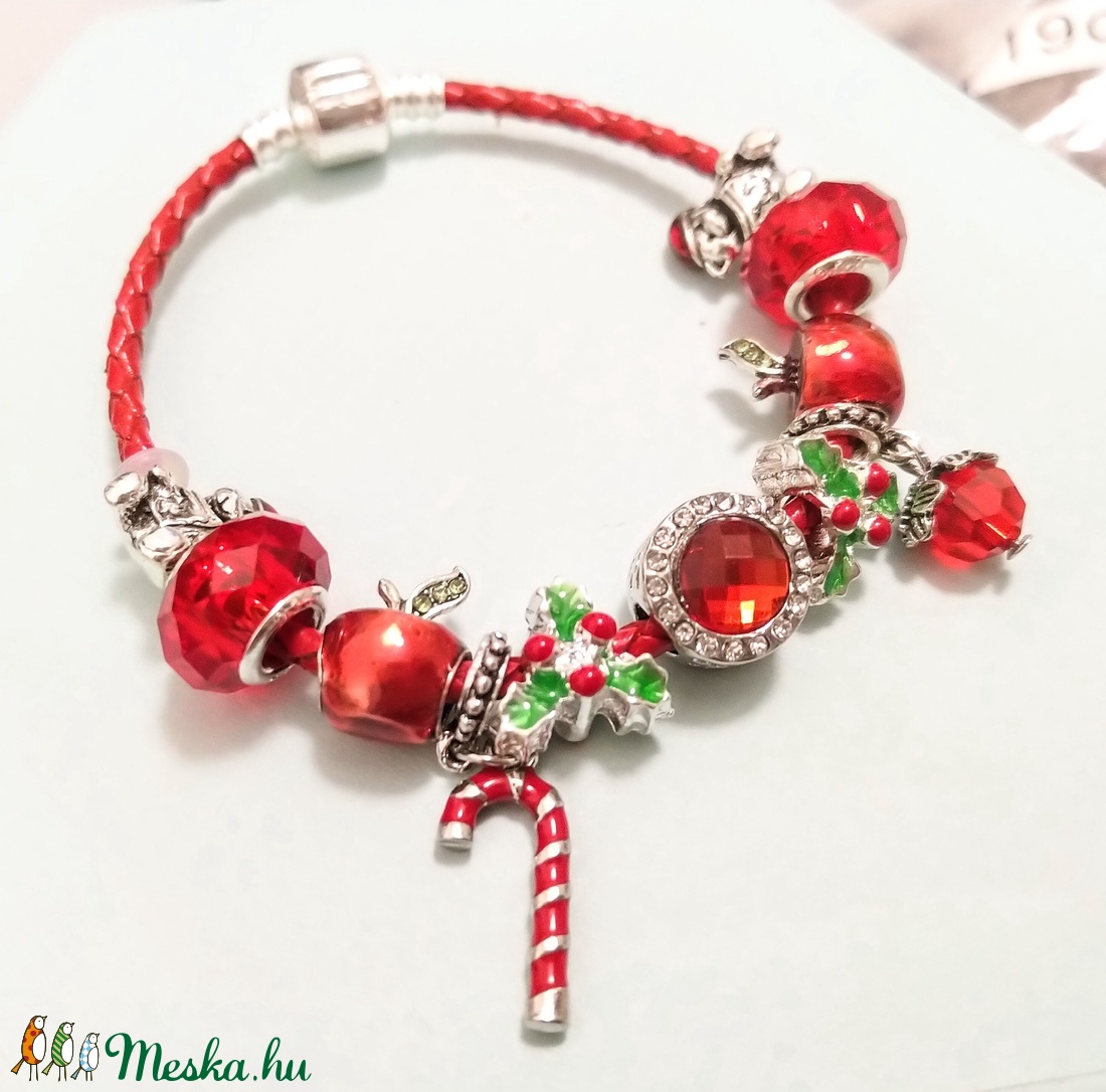 Piros karácsonyi Pandora stílusú charm karkötő  - ékszer - karkötő - charm karkötő - Meska.hu
