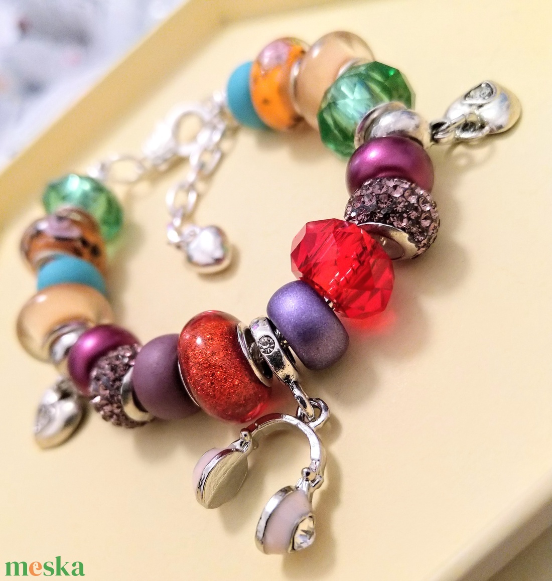 Zene szerelem Pandora stílusú charm karkötő Valentin napra - szív, szivecskés, fülhallgató - ékszer - karkötő - charm karkötő - Meska.hu Zene szerelem Pandora stílusú charm karkötő Valentin napra - szív, szivecskés, fülhallgató - ékszer - karkötő - charm karkötő - Meska.hu