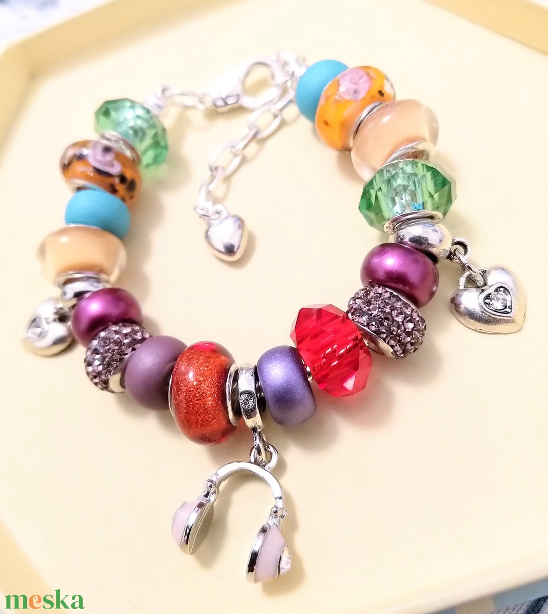 Zene szerelem Pandora stílusú charm karkötő Valentin napra - szív, szivecskés, fülhallgató - ékszer - karkötő - charm karkötő - Meska.hu Zene szerelem Pandora stílusú charm karkötő Valentin napra - szív, szivecskés, fülhallgató - ékszer - karkötő - charm karkötő - Meska.hu
