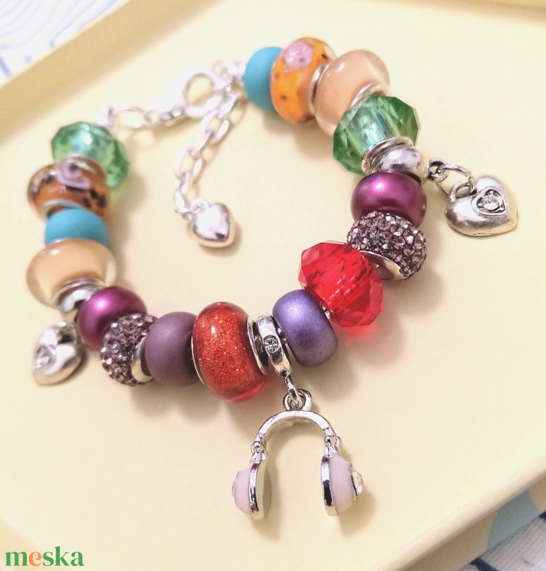 Zene szerelem Pandora stílusú charm karkötő Valentin napra - szív, szivecskés, fülhallgató - ékszer - karkötő - charm karkötő - Meska.hu Zene szerelem Pandora stílusú charm karkötő Valentin napra - szív, szivecskés, fülhallgató - ékszer - karkötő - charm karkötő - Meska.hu