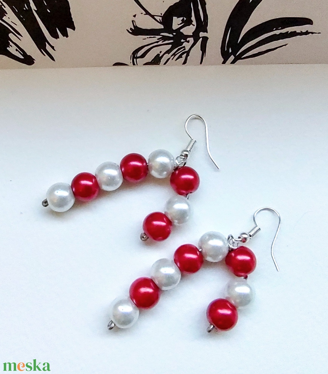 Cukorka formájú karácsonyi füli - Fehér piros tekla gyöngyös ünnepi fülbevaló - ékszer - fülbevaló - lógó fülbevaló - Meska.hu