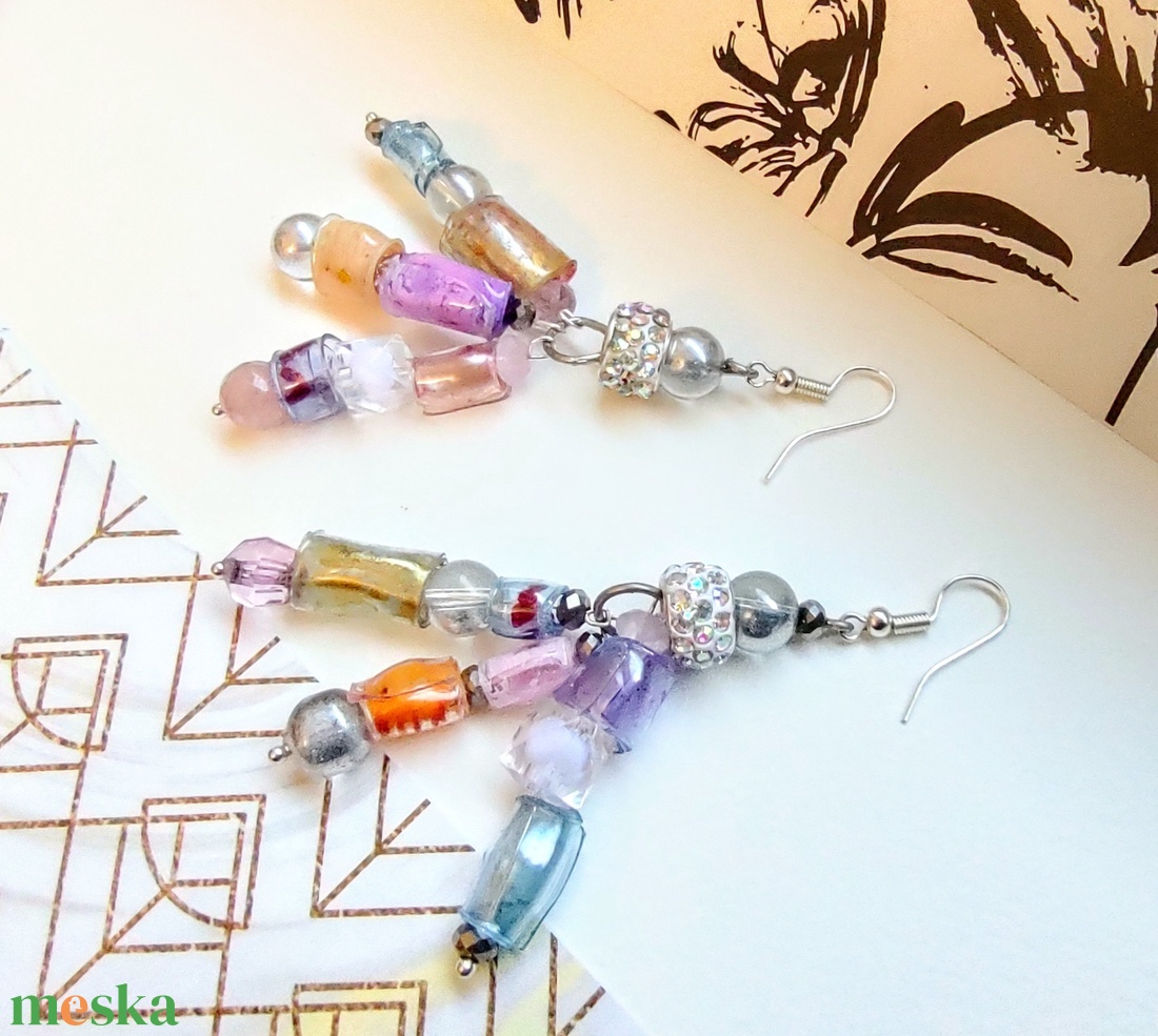 Tarka újrahasznos műanyag és üveg gyöngy fülbevaló  - ékszer - fülbevaló - lógó fülbevaló - Meska.hu